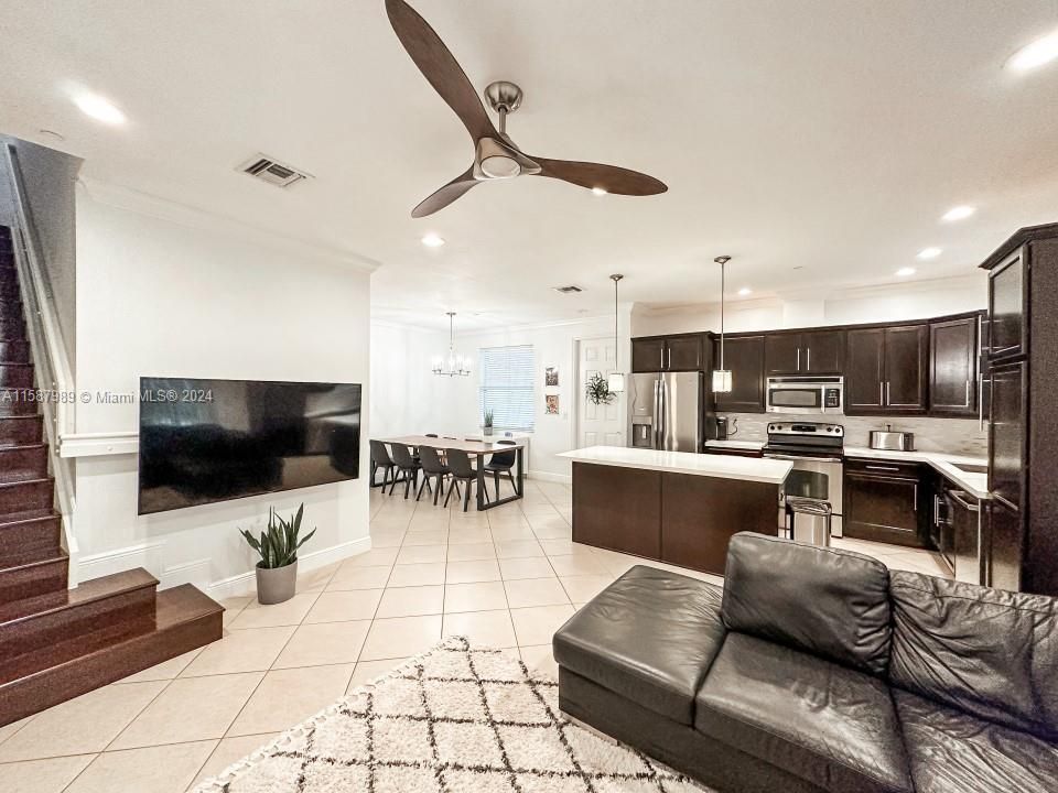 Active With Contract: $640,000 (4 beds, 2 baths, 1392 Square Feet)