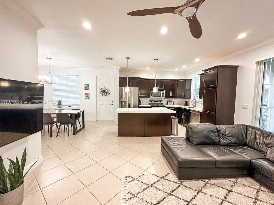 Active With Contract: $640,000 (4 beds, 2 baths, 1392 Square Feet)