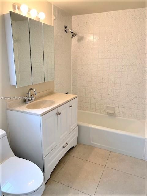 Active With Contract: $3,100 (2 beds, 1 baths, 3036 Square Feet)