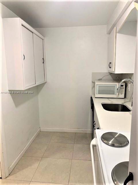 Active With Contract: $3,100 (2 beds, 1 baths, 3036 Square Feet)