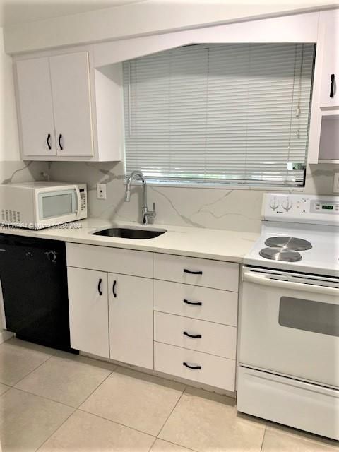 Active With Contract: $3,100 (2 beds, 1 baths, 3036 Square Feet)