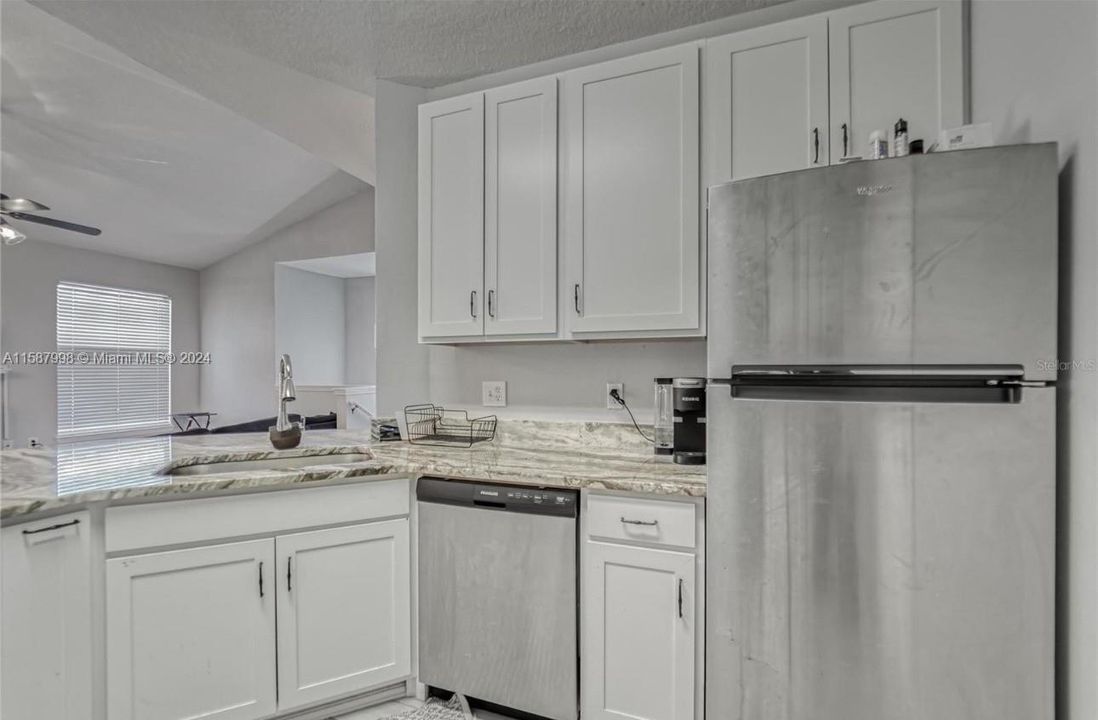 Active With Contract: $1,875 (2 beds, 2 baths, 0 Square Feet)