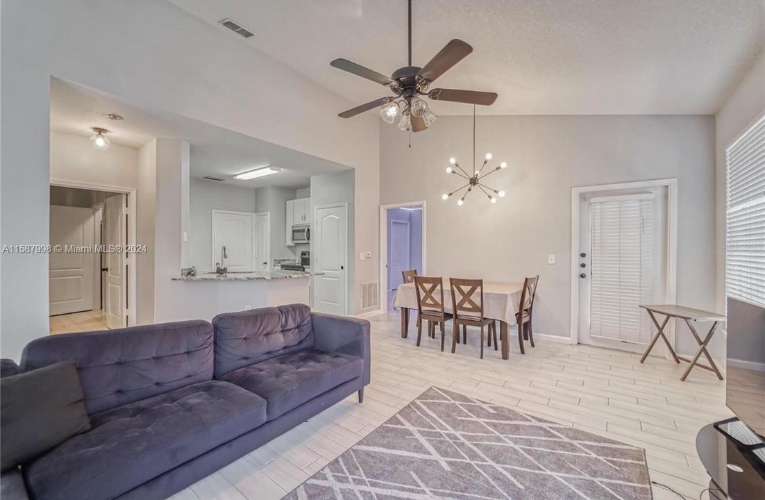 Active With Contract: $1,875 (2 beds, 2 baths, 0 Square Feet)