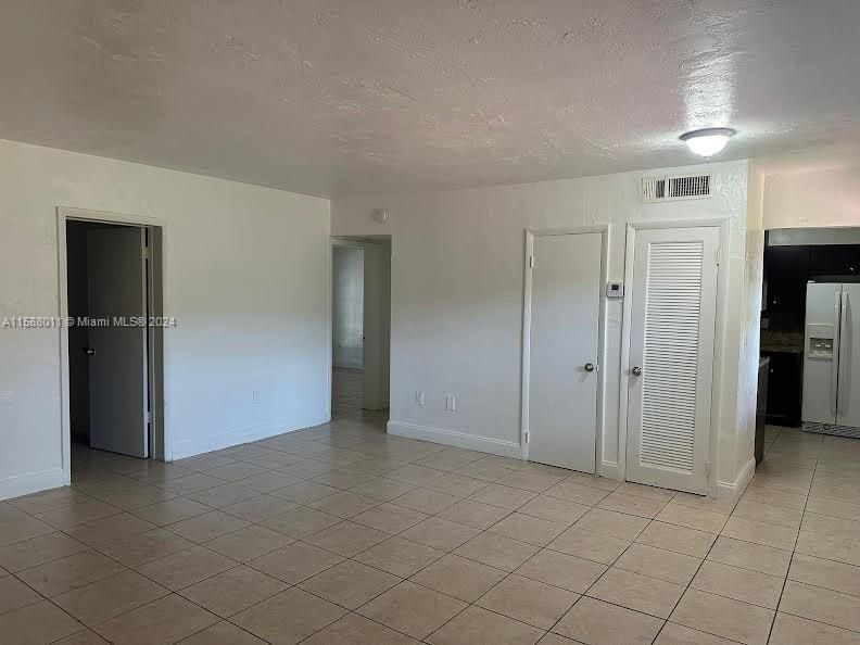 For Sale: $255,000 (2 beds, 2 baths, 915 Square Feet)