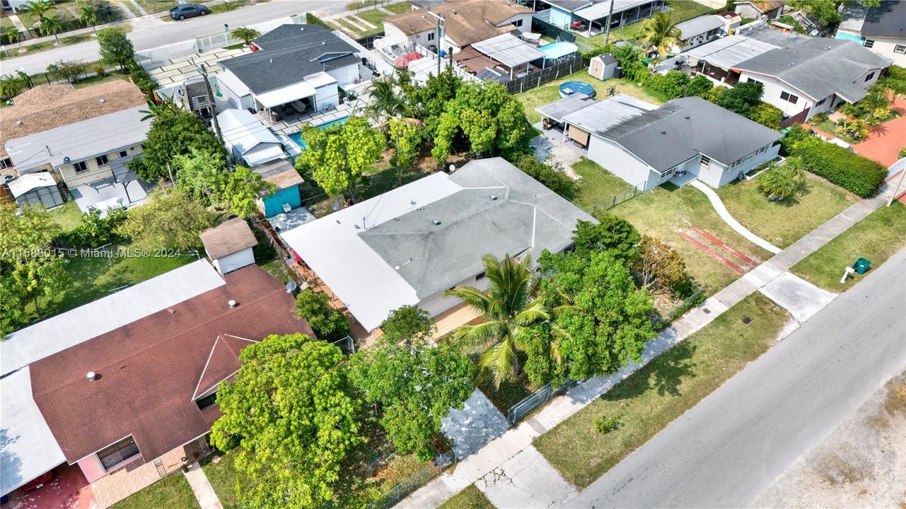 For Sale: $599,000 (4 beds, 2 baths, 1954 Square Feet)