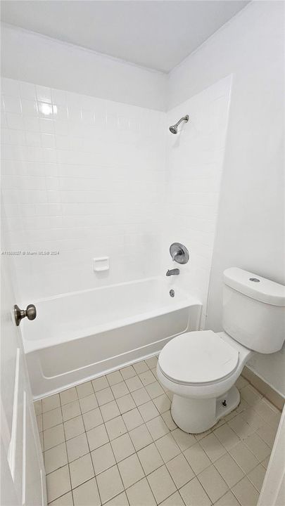 Active With Contract: $247,500 (2 beds, 1 baths, 848 Square Feet)