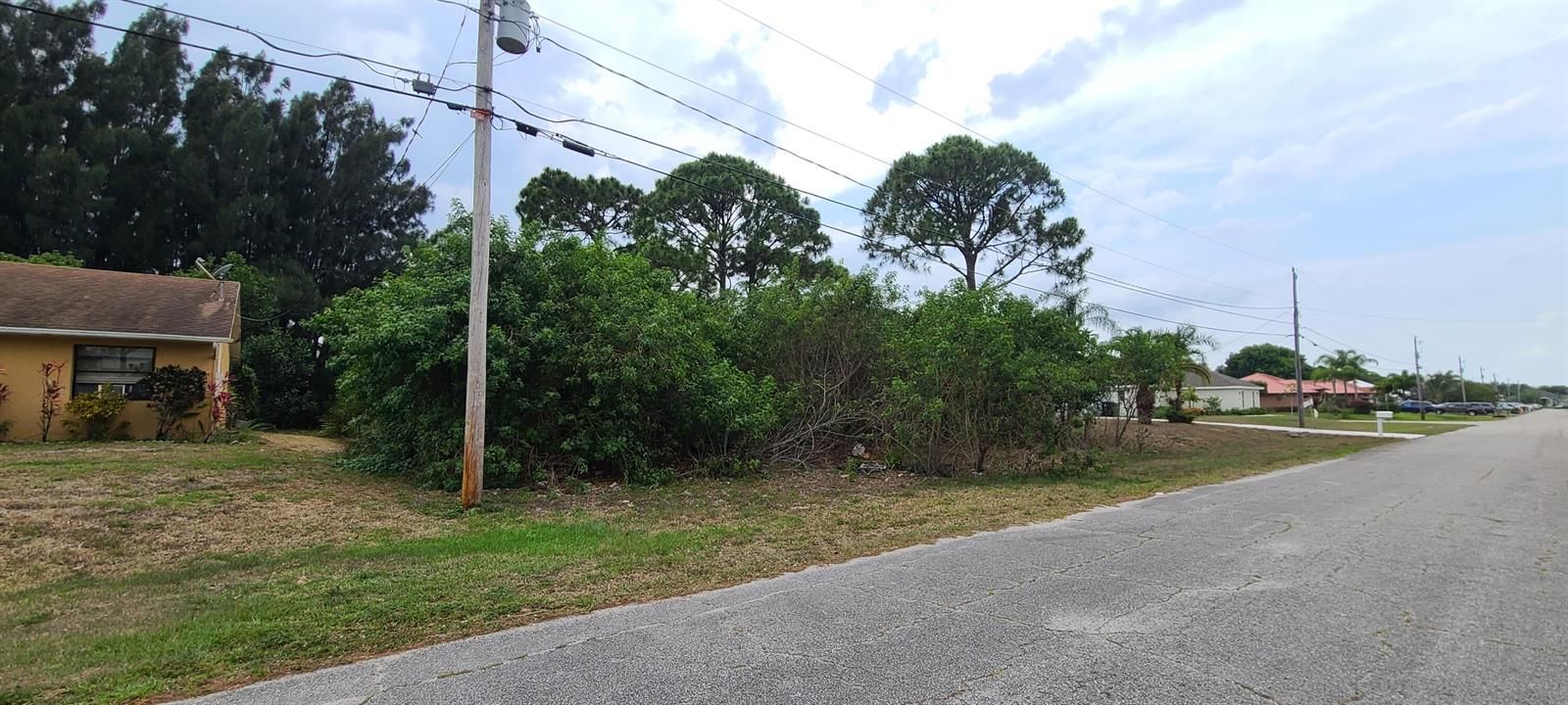 Activo con contrato: $140,000 (0.23 acres)