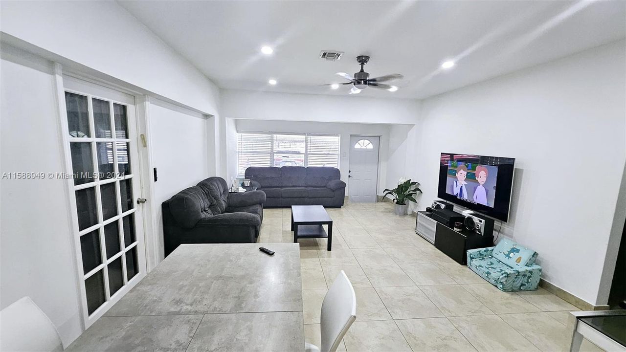 En Venta: $539,990 (4 camas, 1 baños, 1227 Pies cuadrados)