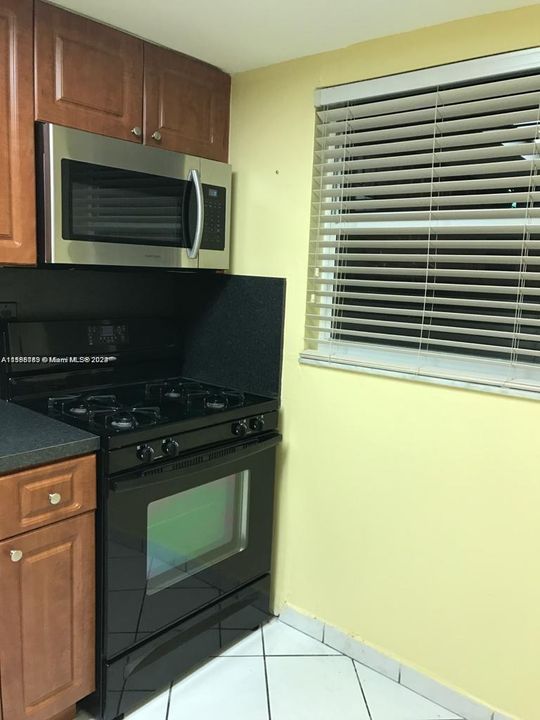 Active With Contract: $2,900 (3 beds, 2 baths, 1482 Square Feet)