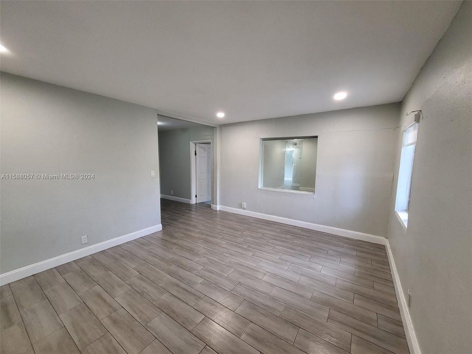 Recently Rented: $3,000 (3 beds, 2 baths, 1496 Square Feet)