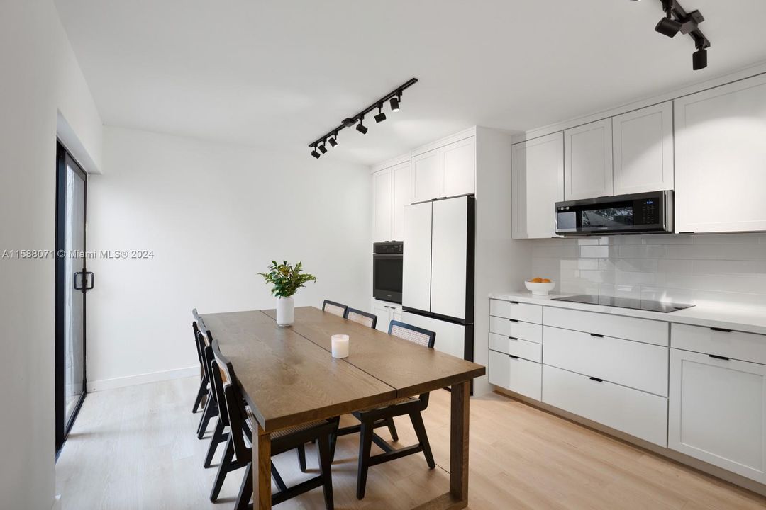 Active With Contract: $850,000 (2 beds, 1 baths, 1200 Square Feet)