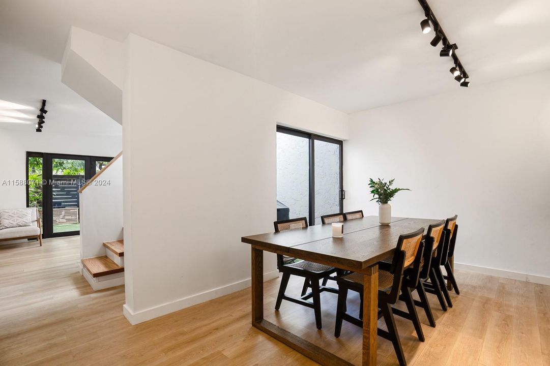 Active With Contract: $850,000 (2 beds, 1 baths, 1200 Square Feet)