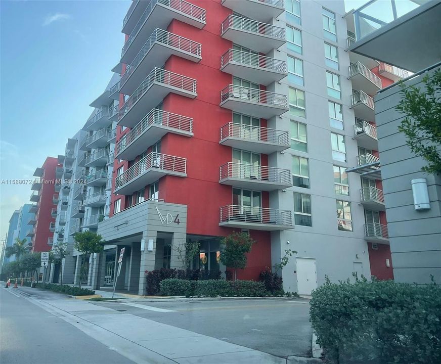 Active With Contract: $2,300 (1 beds, 1 baths, 0 Square Feet)