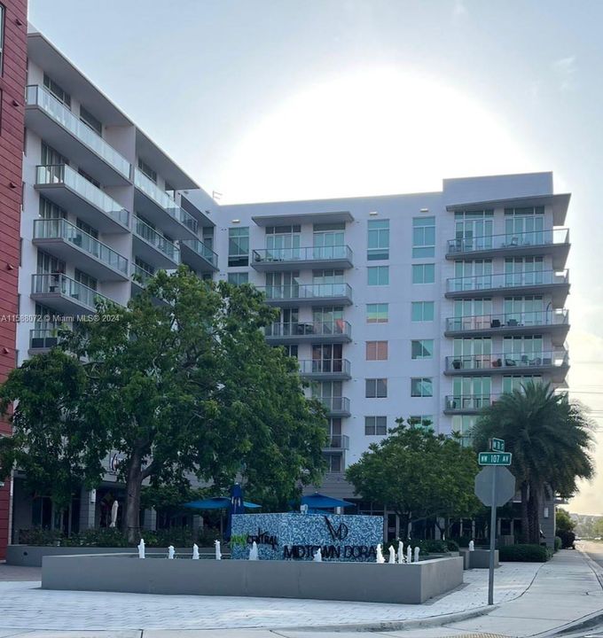 Active With Contract: $2,300 (1 beds, 1 baths, 0 Square Feet)