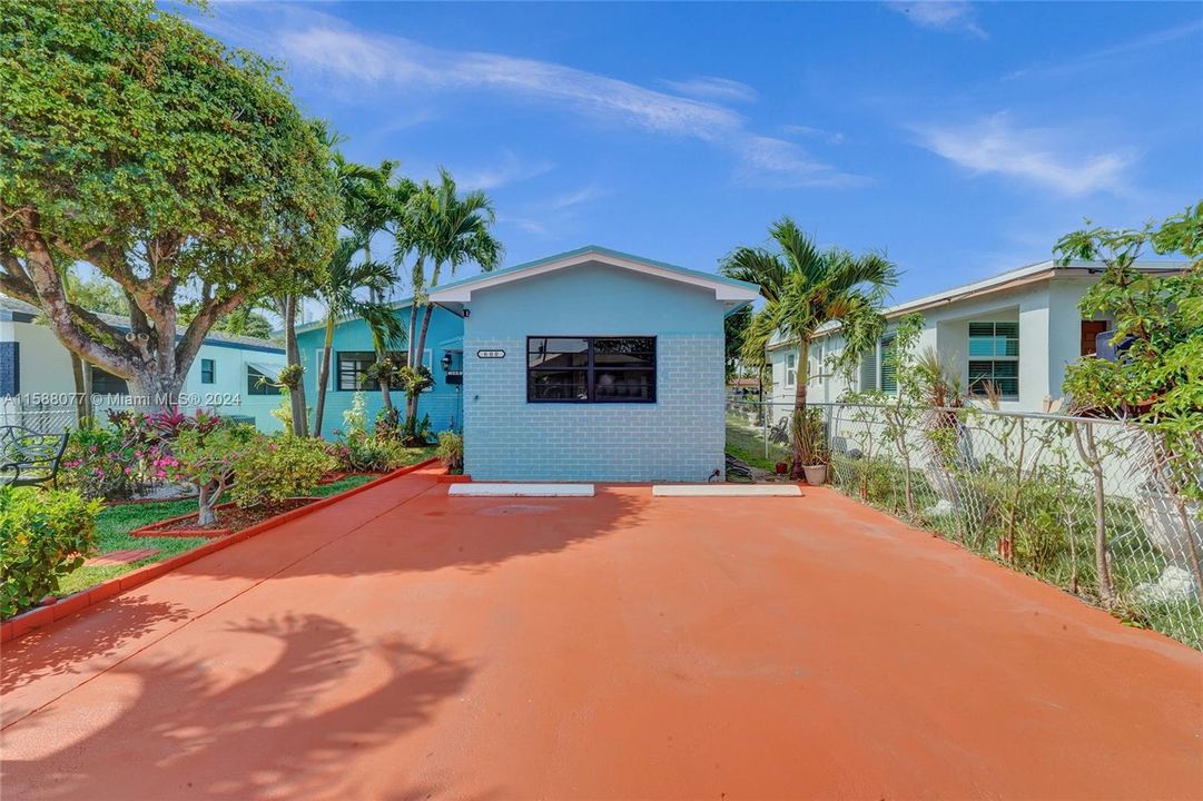 Active With Contract: $495,000 (3 beds, 2 baths, 1576 Square Feet)