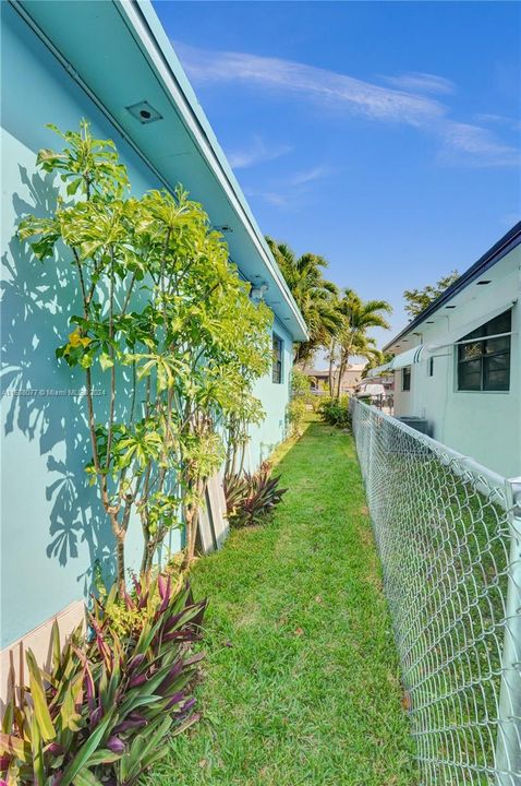 Active With Contract: $495,000 (3 beds, 2 baths, 1576 Square Feet)