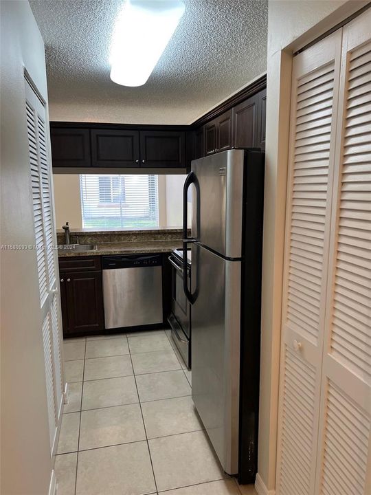 Active With Contract: $180,000 (1 beds, 1 baths, 850 Square Feet)