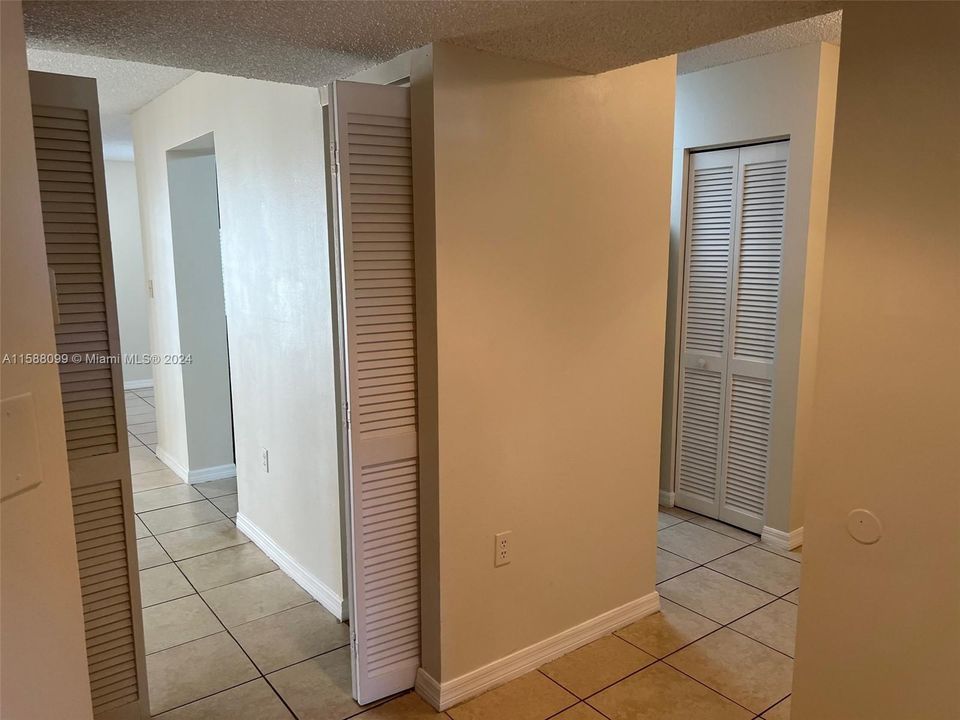 Active With Contract: $180,000 (1 beds, 1 baths, 850 Square Feet)