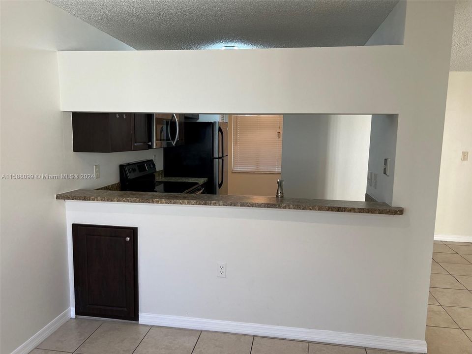 For Sale: $200,000 (1 beds, 1 baths, 850 Square Feet)