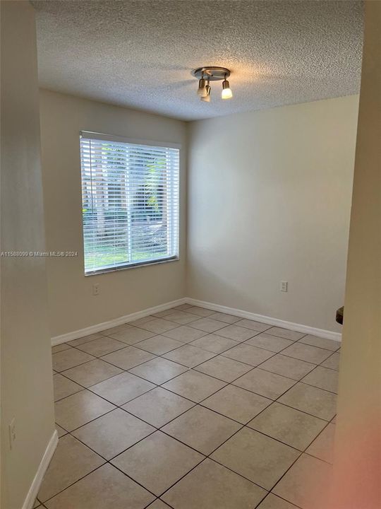 For Sale: $200,000 (1 beds, 1 baths, 850 Square Feet)