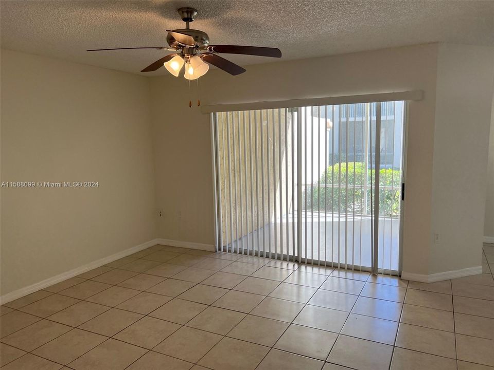 Active With Contract: $180,000 (1 beds, 1 baths, 850 Square Feet)