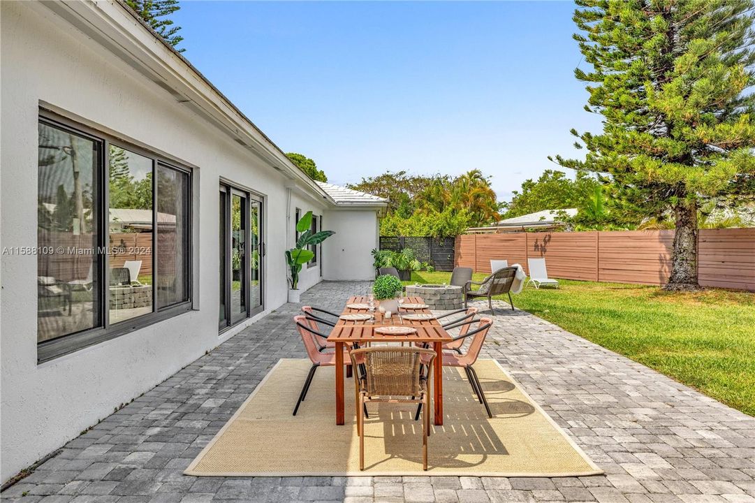 Active With Contract: $1,175,000 (3 beds, 3 baths, 2191 Square Feet)