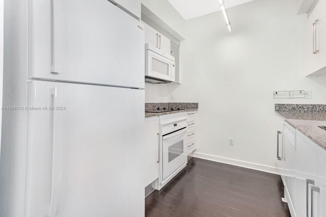 Active With Contract: $515,000 (1 beds, 1 baths, 846 Square Feet)