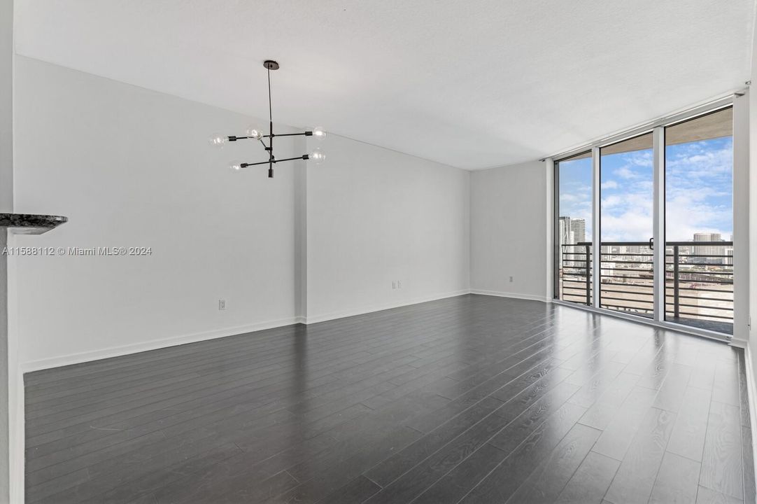 Active With Contract: $515,000 (1 beds, 1 baths, 846 Square Feet)