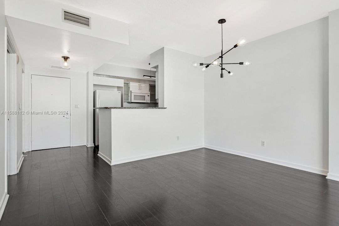 Active With Contract: $515,000 (1 beds, 1 baths, 846 Square Feet)