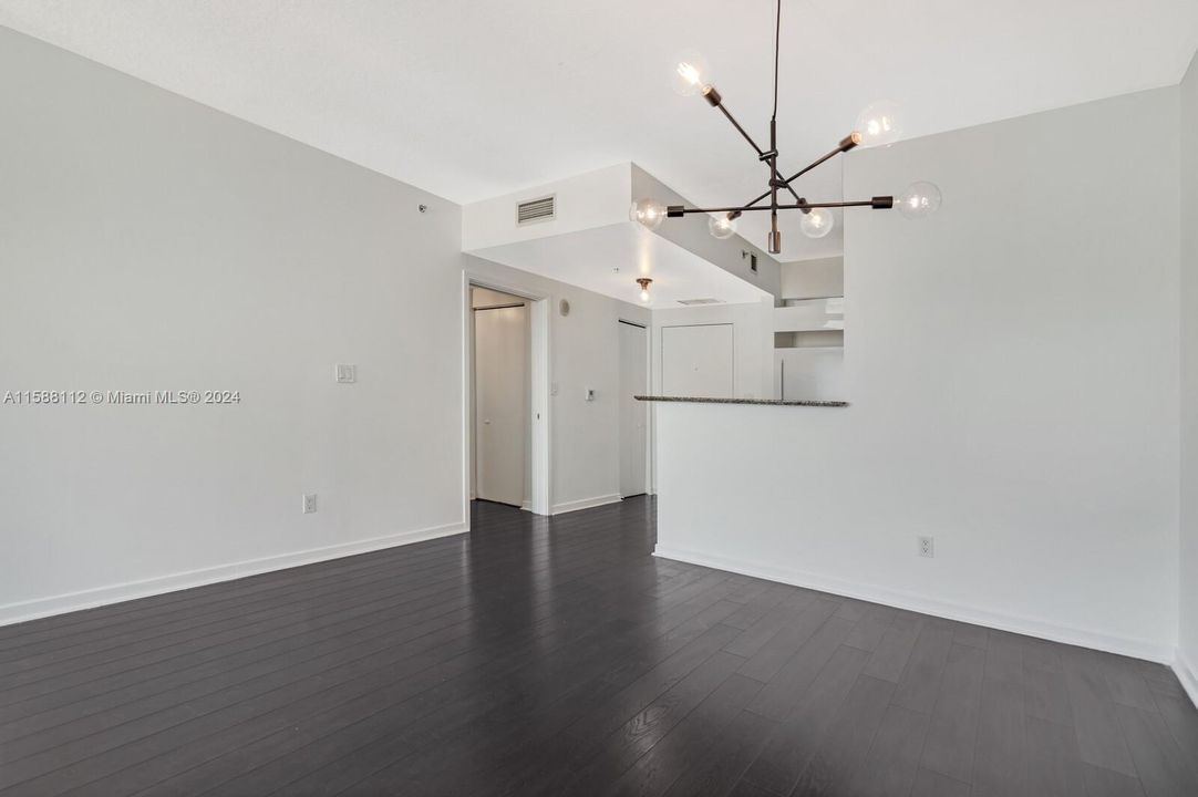 Active With Contract: $515,000 (1 beds, 1 baths, 846 Square Feet)