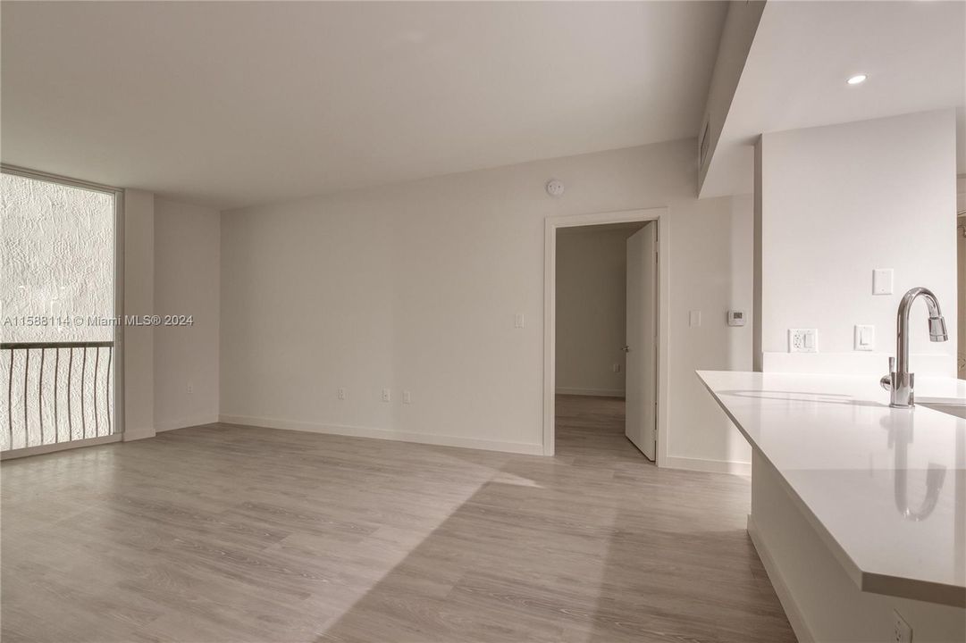 For Rent: $2,534 (1 beds, 1 baths, 708 Square Feet)