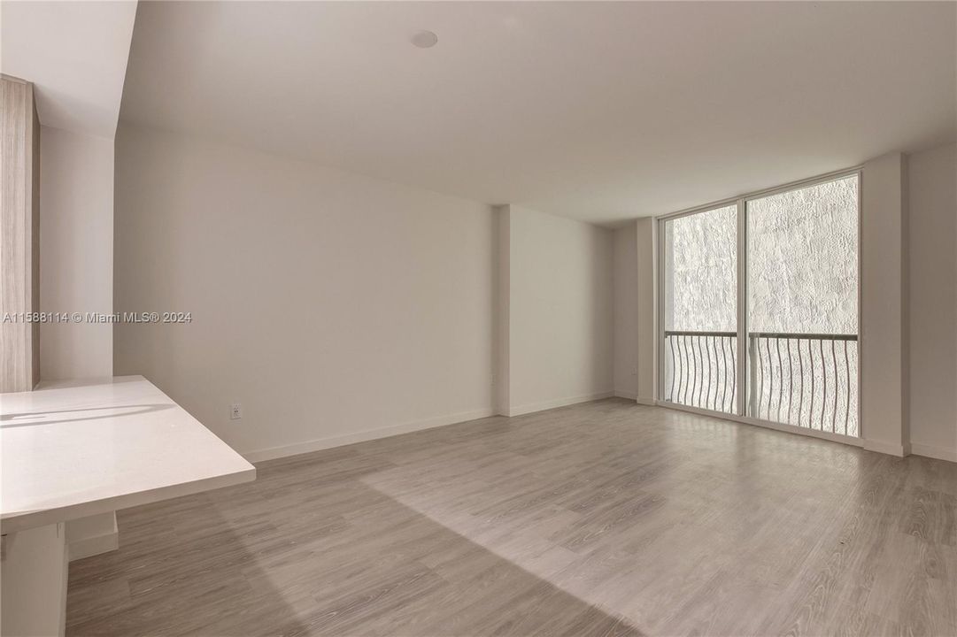 For Rent: $2,534 (1 beds, 1 baths, 708 Square Feet)