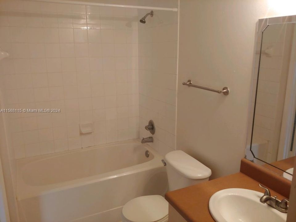 For Sale: $200,000 (1 beds, 1 baths, 760 Square Feet)