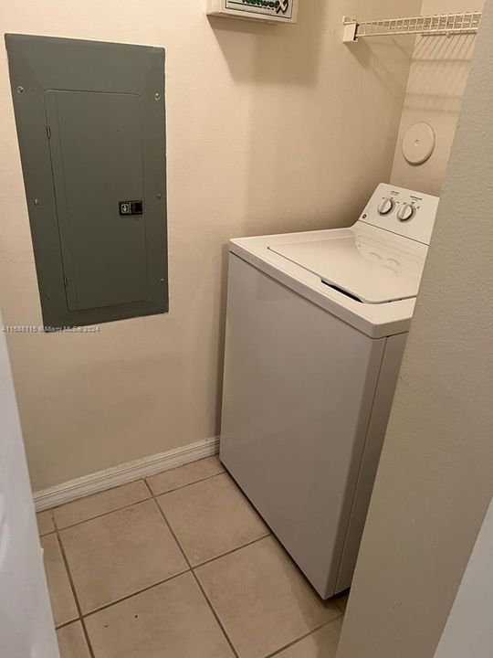 For Sale: $200,000 (1 beds, 1 baths, 760 Square Feet)