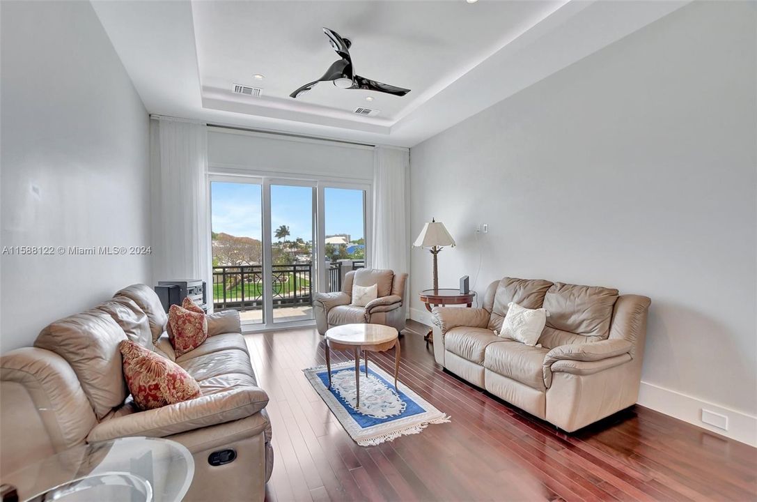 Recently Sold: $5,750,000 (4 beds, 5 baths, 4760 Square Feet)