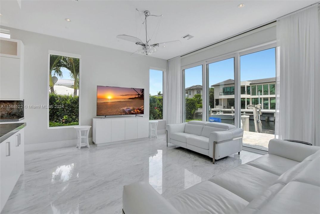 Recently Sold: $5,750,000 (4 beds, 5 baths, 4760 Square Feet)