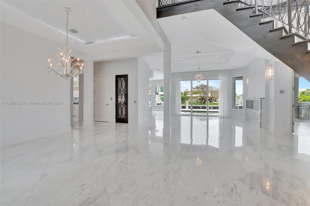 Recently Sold: $5,750,000 (4 beds, 5 baths, 4760 Square Feet)