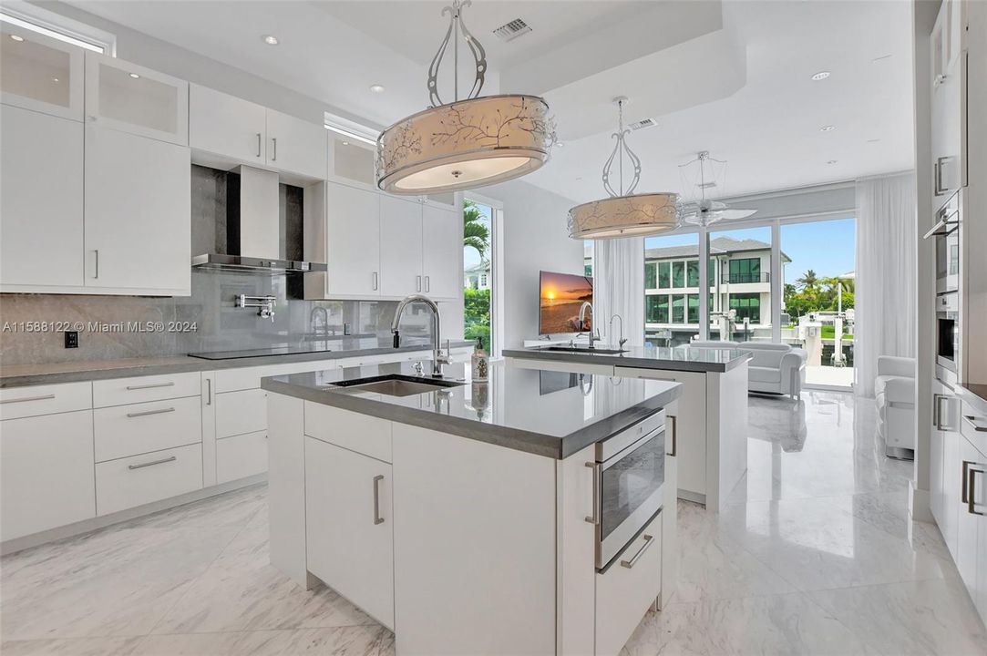 Recently Sold: $5,750,000 (4 beds, 5 baths, 4760 Square Feet)