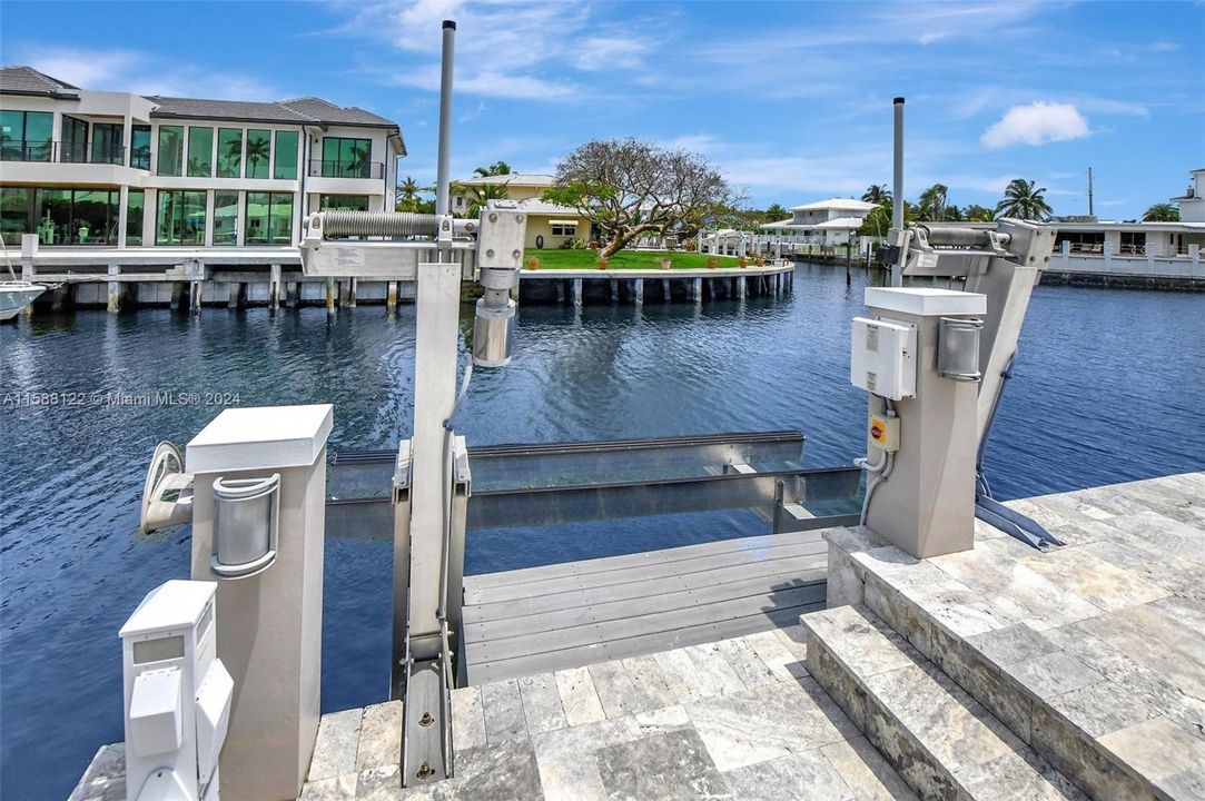 Recently Sold: $5,750,000 (4 beds, 5 baths, 4760 Square Feet)