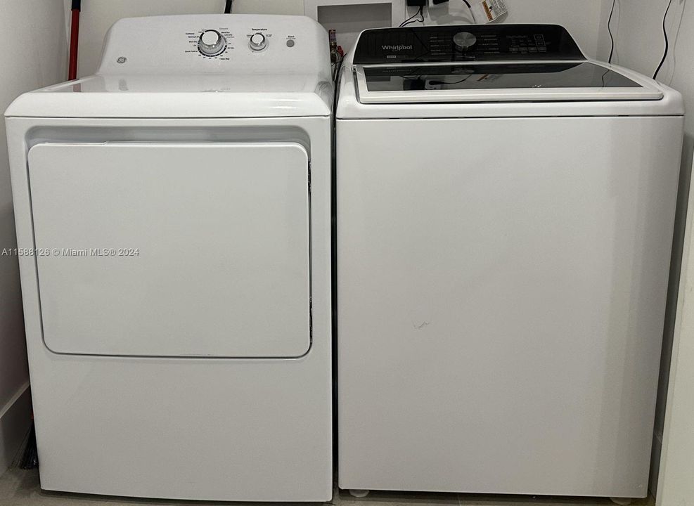 Full Size In Unit Washer and Dryer