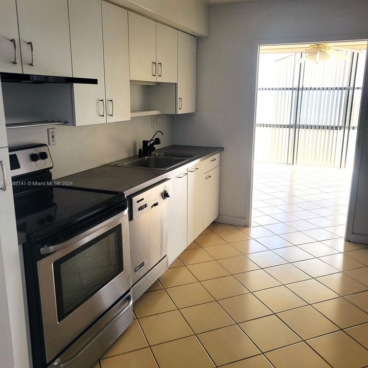 For Rent: $2,850 (2 beds, 2 baths, 1430 Square Feet)