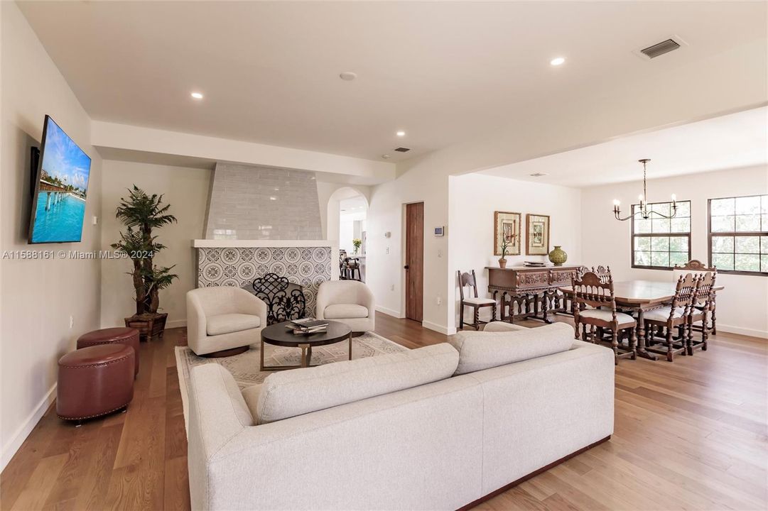 For Sale: $2,800,000 (5 beds, 4 baths, 2904 Square Feet)