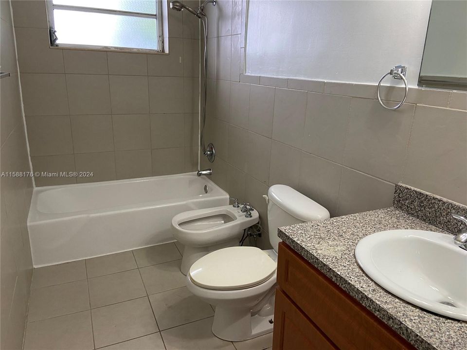 Active With Contract: $3,900 (3 beds, 2 baths, 1796 Square Feet)
