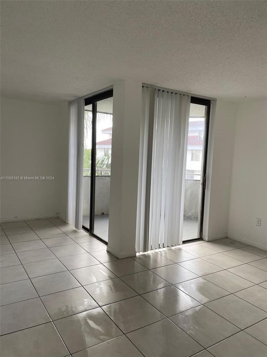 Active With Contract: $1,800 (1 beds, 1 baths, 796 Square Feet)