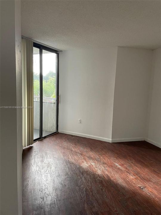 For Rent: $1,800 (1 beds, 1 baths, 796 Square Feet)
