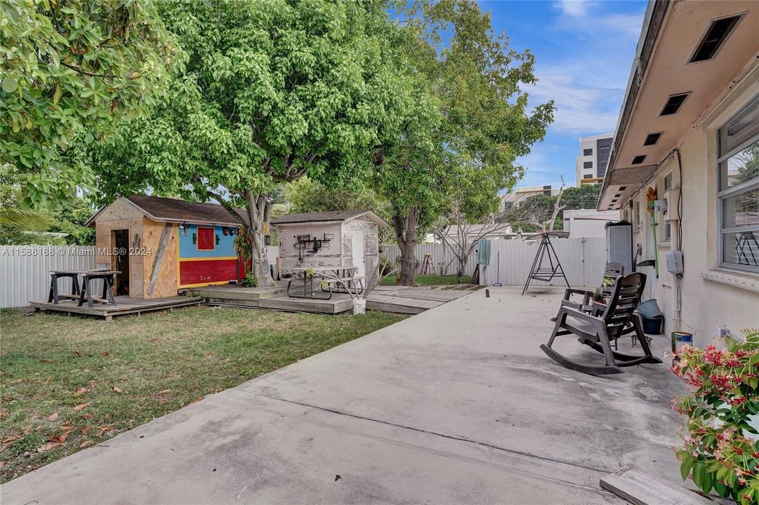 Active With Contract: $480,000 (3 beds, 1 baths, 1180 Square Feet)