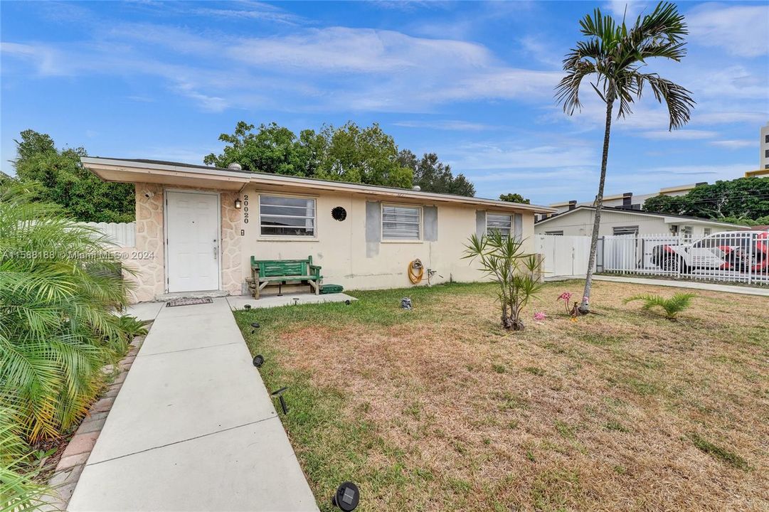 Active With Contract: $480,000 (3 beds, 1 baths, 1180 Square Feet)