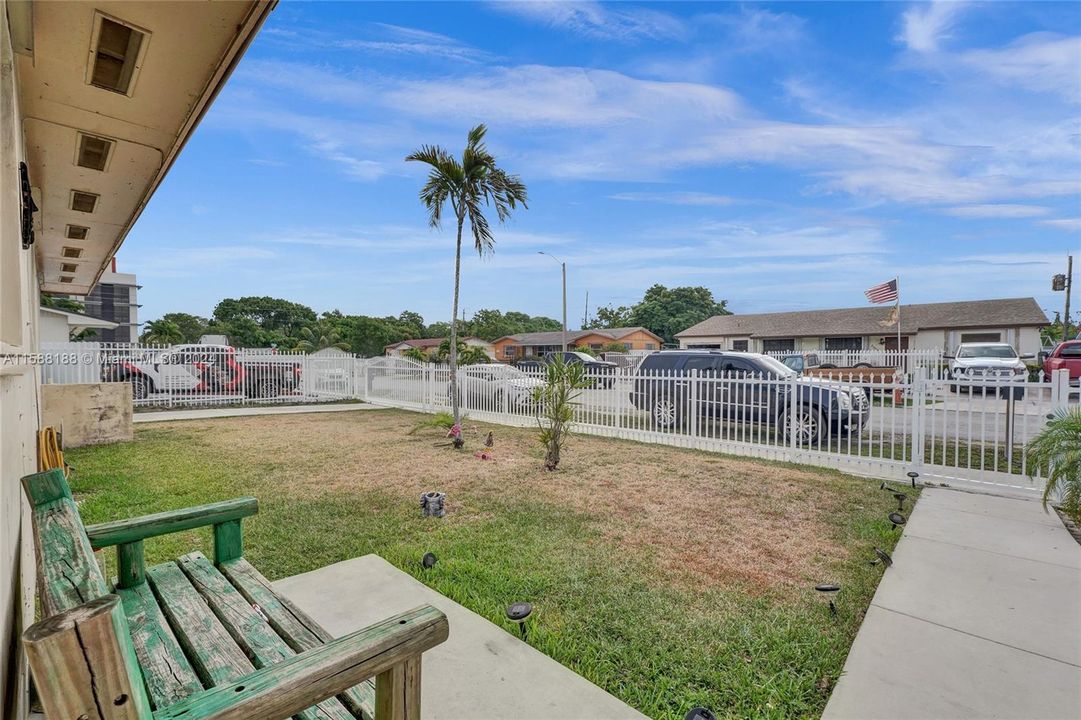 Active With Contract: $480,000 (3 beds, 1 baths, 1180 Square Feet)