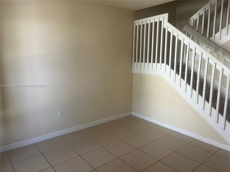 For Rent: $2,800 (3 beds, 2 baths, 1587 Square Feet)