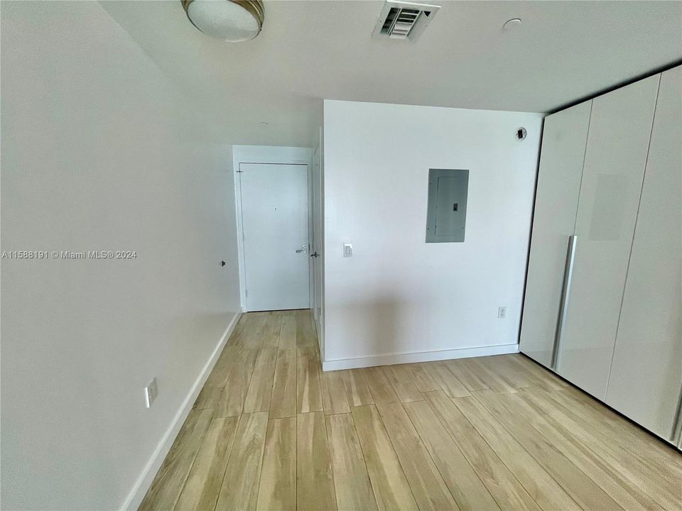 Recently Sold: $649,000 (1 beds, 1 baths, 854 Square Feet)